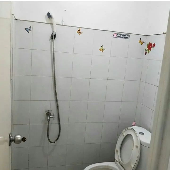 Foto Kamar C (Deluxe Room)  Kost Surabaya